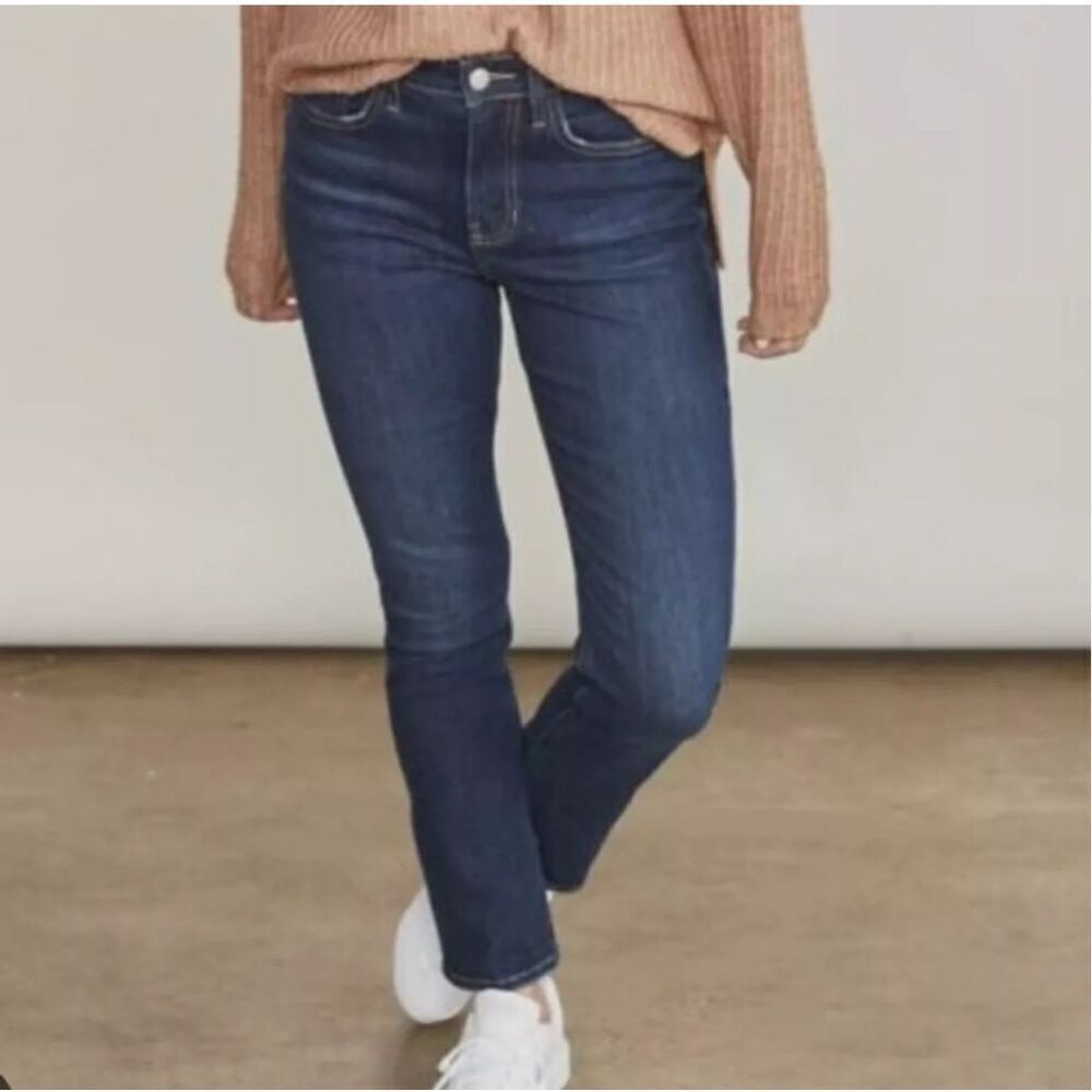 Elizabeth and James HiRise Stovepipe Medium Wash 5 Pocket Jeans, Size 8/29. Mary